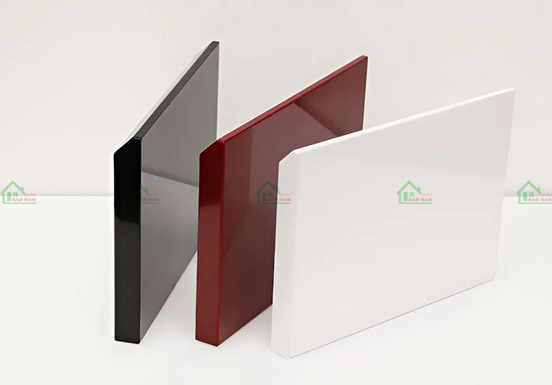 Vật liệu thi công tủ bếp phổ biến: MDF, Acrylic, gỗ tự nhiên