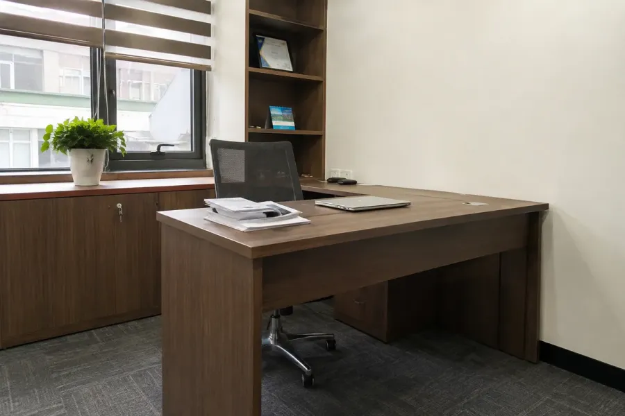 Bàn làm việc MFC Melamine với thiết kế đơn giản, phù hợp văn phòng và phòng làm việc tại nhà.