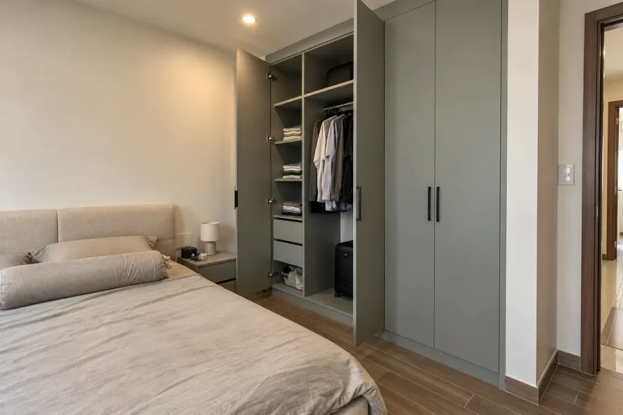 Kiểu cánh cần phù hợp với khoảng trống phía trước và cách sử dụng thực tế của phòng.