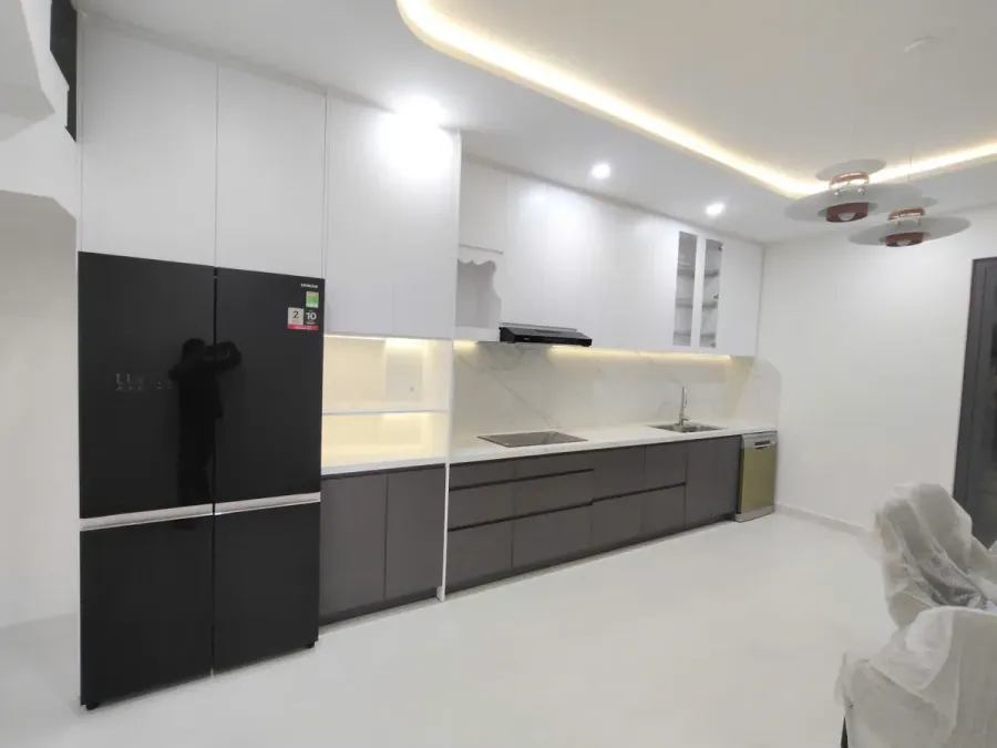 Hình ảnh thực tế của tủ bếp được thiết kế và thi công theo đặc điểm riêng của từng không gian.