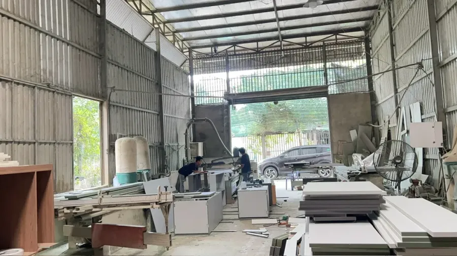 Các module nội thất được gia công theo kích thước đã xác nhận, phù hợp với điều kiện vận chuyển và lắp đặt tại nhà phố.