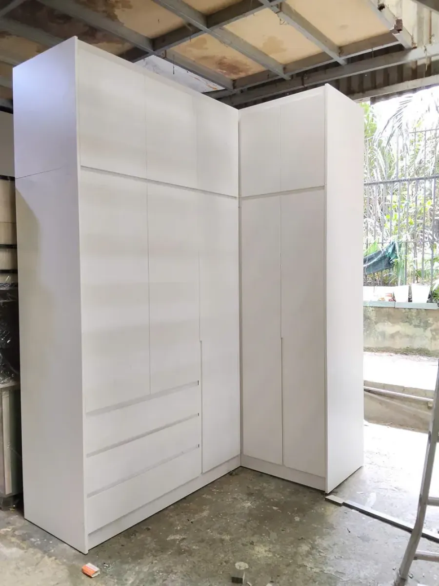 Gia công các module tủ quần áo theo cấu tạo và kích thước đã xác nhận.
