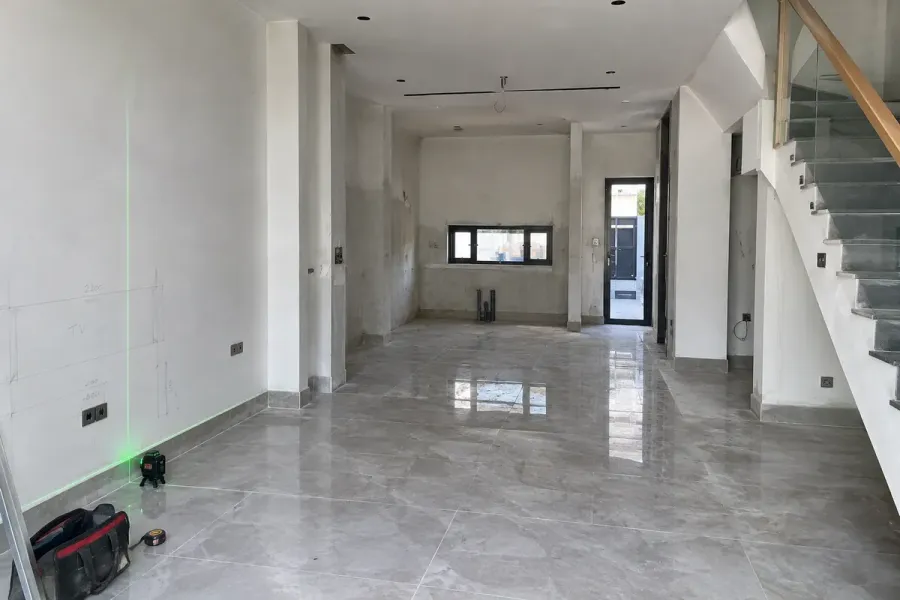 Khảo sát hiện trạng giúp xác định kích thước và các điều kiện thực tế trước khi sản xuất nội thất theo bản vẽ.