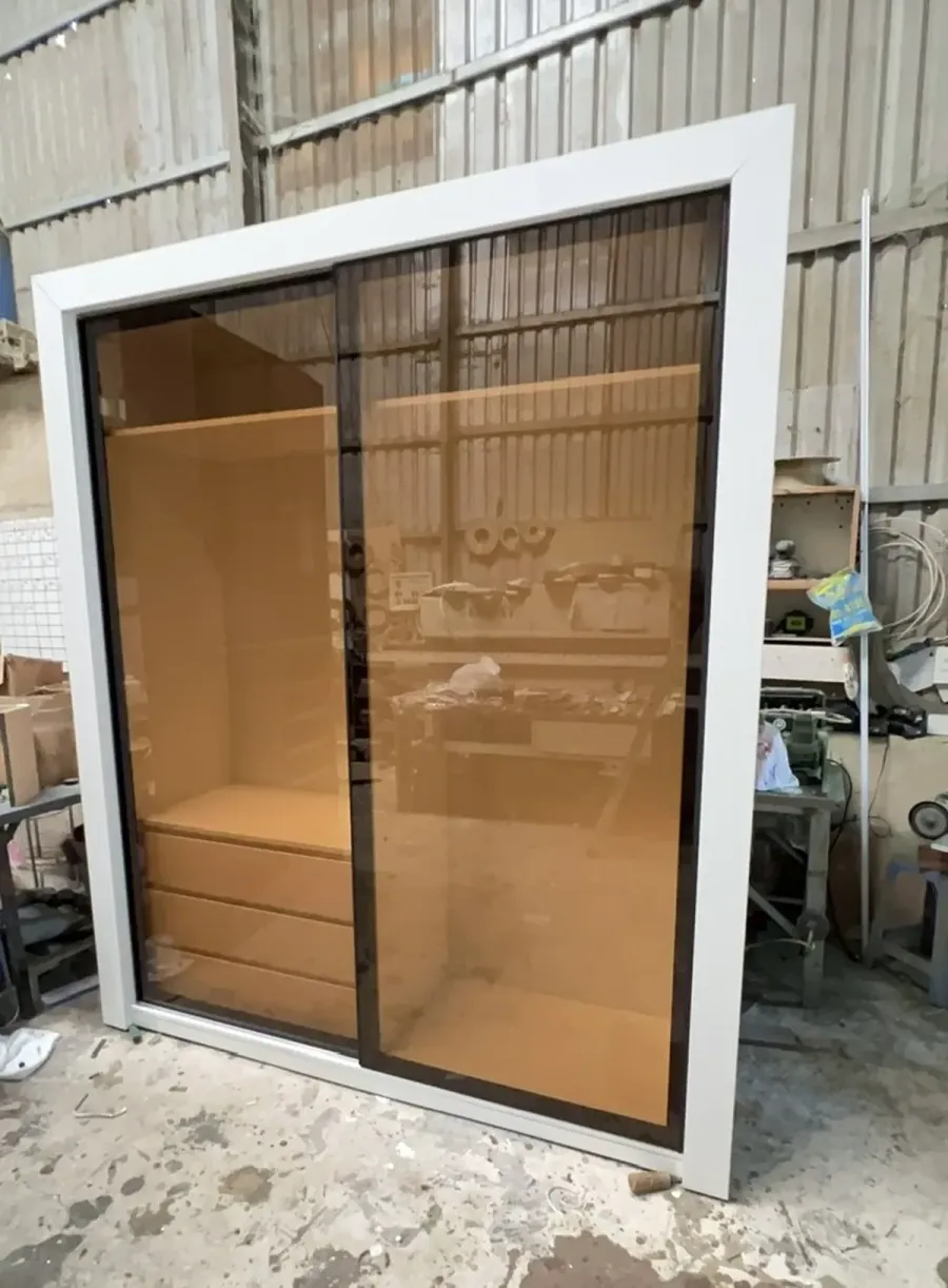Kiểm tra module và chi tiết hoàn thiện tại xưởng giúp phát hiện sai lệch trước khi sản phẩm được đưa đến công trình.
