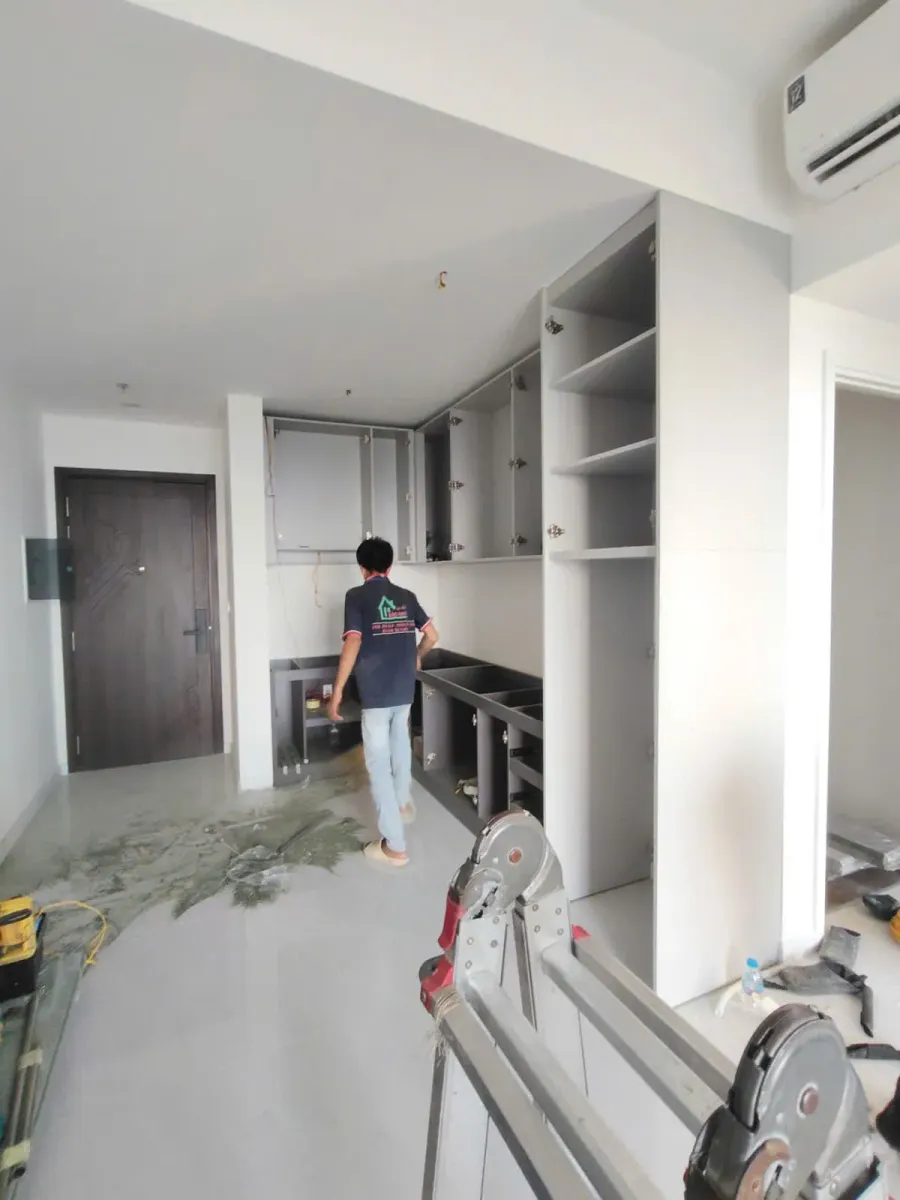 Các hạng mục được lắp đặt theo từng khu vực và căn chỉnh trực tiếp tại căn hộ.
