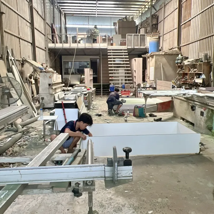 Nội thất được sản xuất theo kích thước thực tế và phương án chia module phù hợp cho từng tầng.