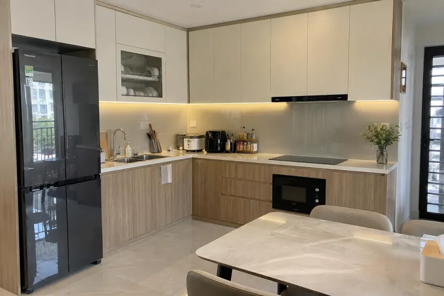 Tủ bếp được triển khai thực tế dựa trên bản vẽ đã có sẵn.