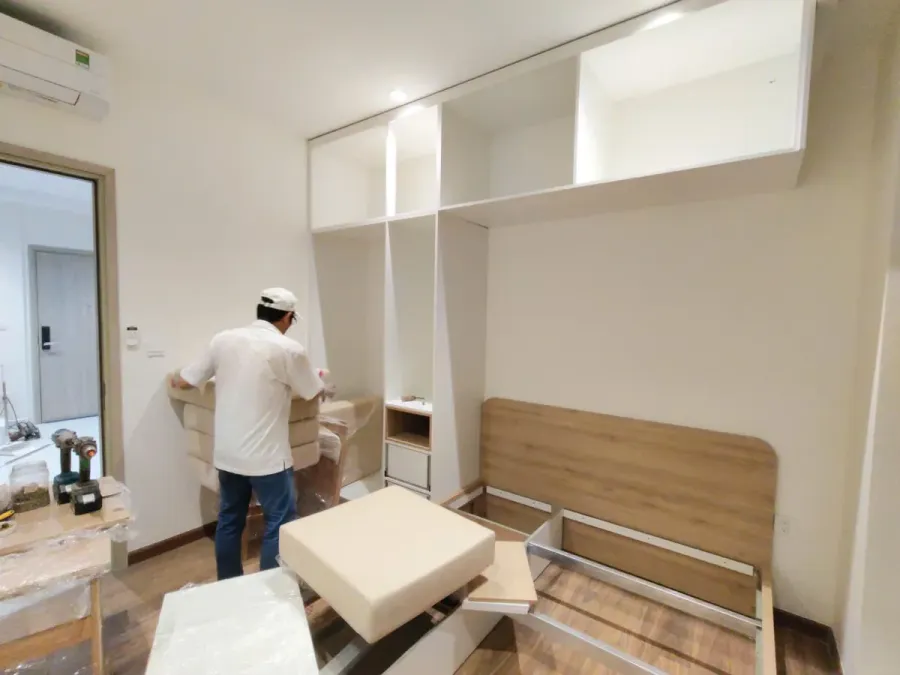 Tiến độ được kiểm soát từ khâu chốt phương án đến sản xuất và lắp đặt tại căn hộ.