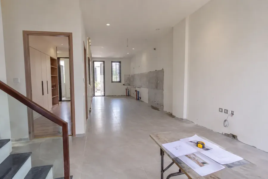 Tách riêng tủ bếp, hệ tủ lưu trữ và đồ nội thất độc lập giúp xác định rõ khối lượng cần thực hiện.