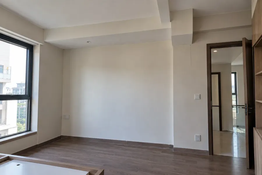 Kiểm tra cao độ trần, dầm và các vị trí kỹ thuật giúp lựa chọn phương án hoàn thiện phần nóc tủ phù hợp.