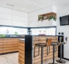 Tủ Bếp Acrylic Vân Gỗ Đẹp