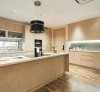 TỦ BẾP GỖ VENEER HIỆN ĐẠI