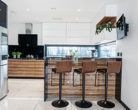 Tủ Bếp Acrylic Vân Gỗ Đẹp