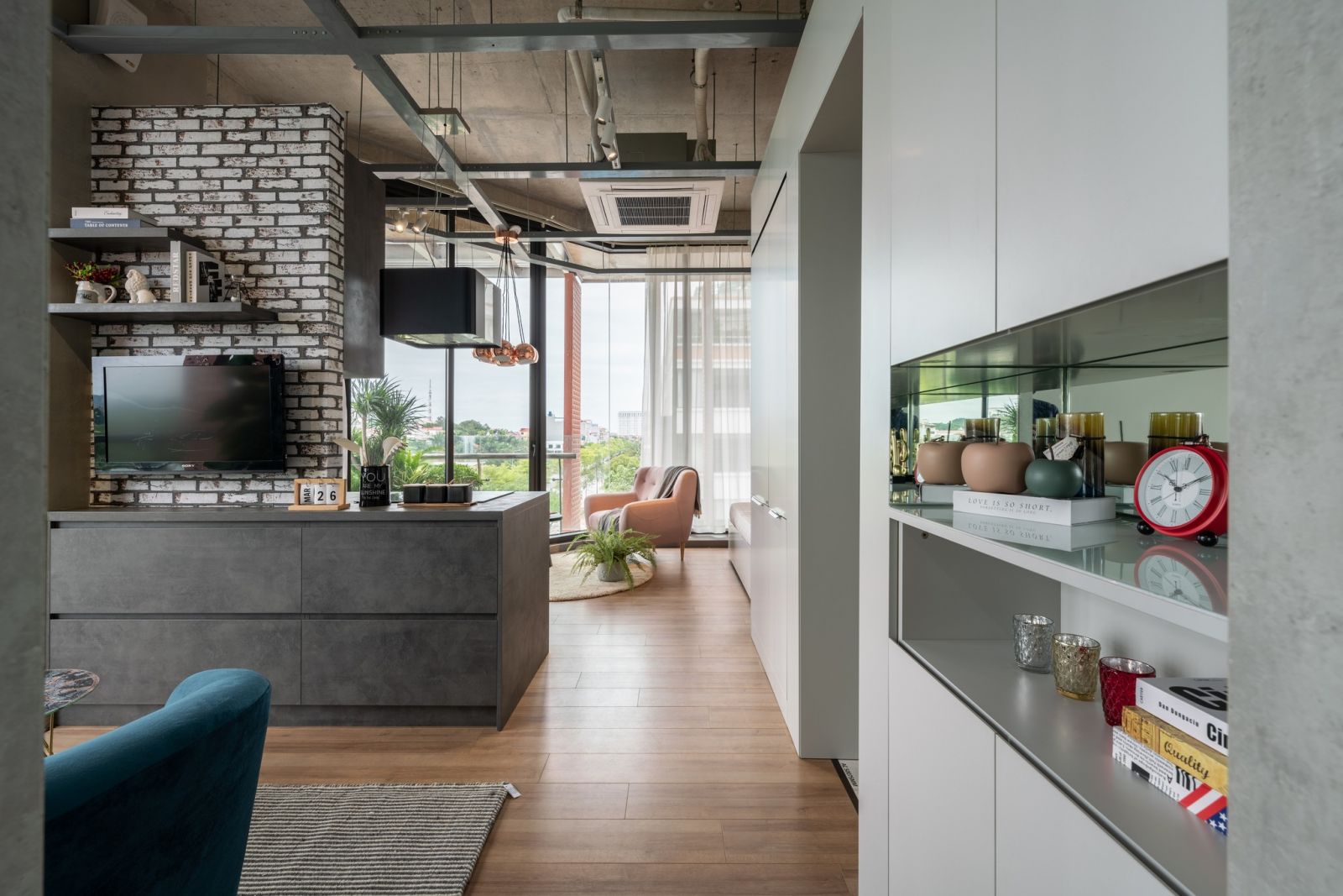 Thiết kế phòng khách đẹp, độc đáo cho người độc thân - view 2