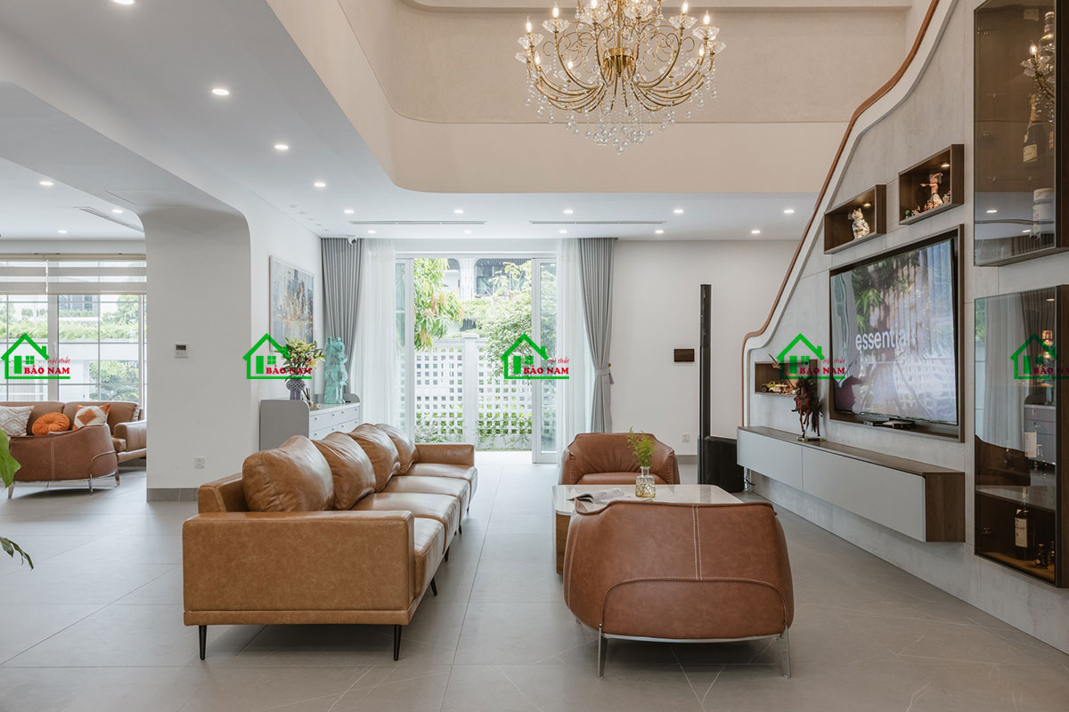 Thiết kế phòng khách hiện đại có sân vườn thoáng đãng, thoải mái