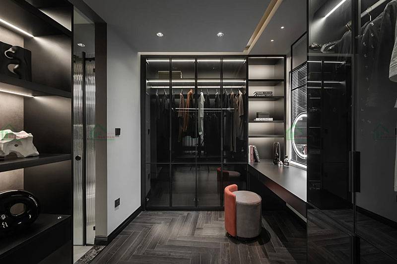 Thiết kế tủ áo cánh kính tiện ích, giúp sắp xếp quần áo một cách gọn gàng và dễ dàng.