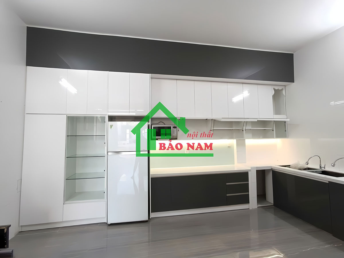 Tủ bếp Acrylic với thiết kế giật cấp độc đáo, tăng thêm vẻ đẹp hiện đại