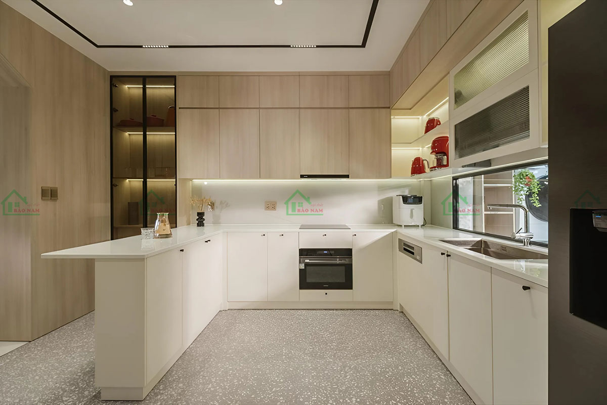 Tủ bếp Laminate vân gỗ phối trắng hiện đại, đẹp