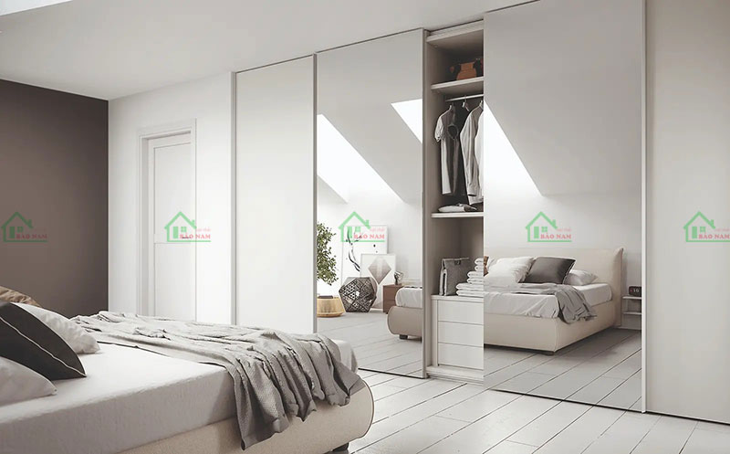 Tủ quần áo cánh trượt kèm gương soi toàn thân giúp phòng ngủ sáng rộng hơn