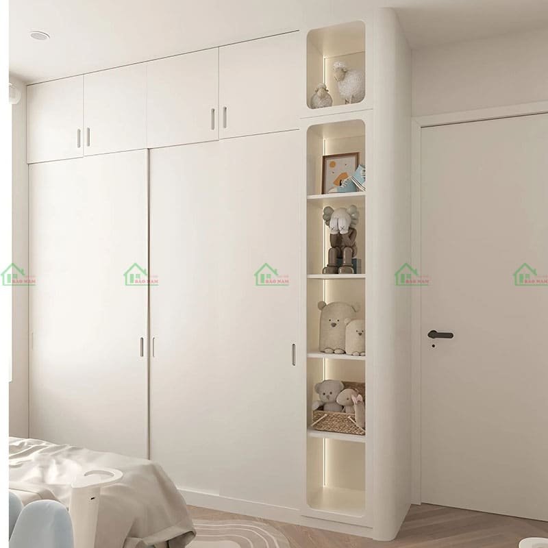 Tủ quần áo kịch trần cánh lùa màu trắng với kệ đồ chơi tích hợp