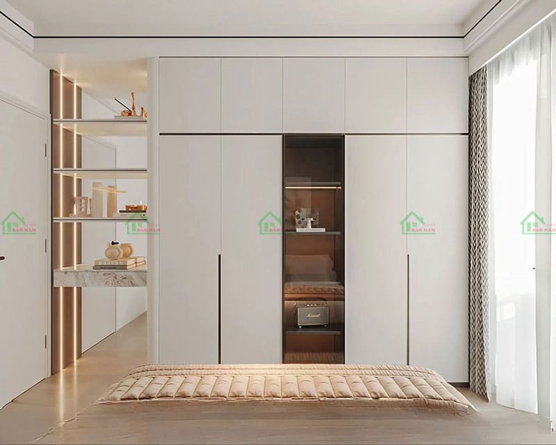 Tủ quần áo kịch trần hiện đại với kệ mở và ngăn kính